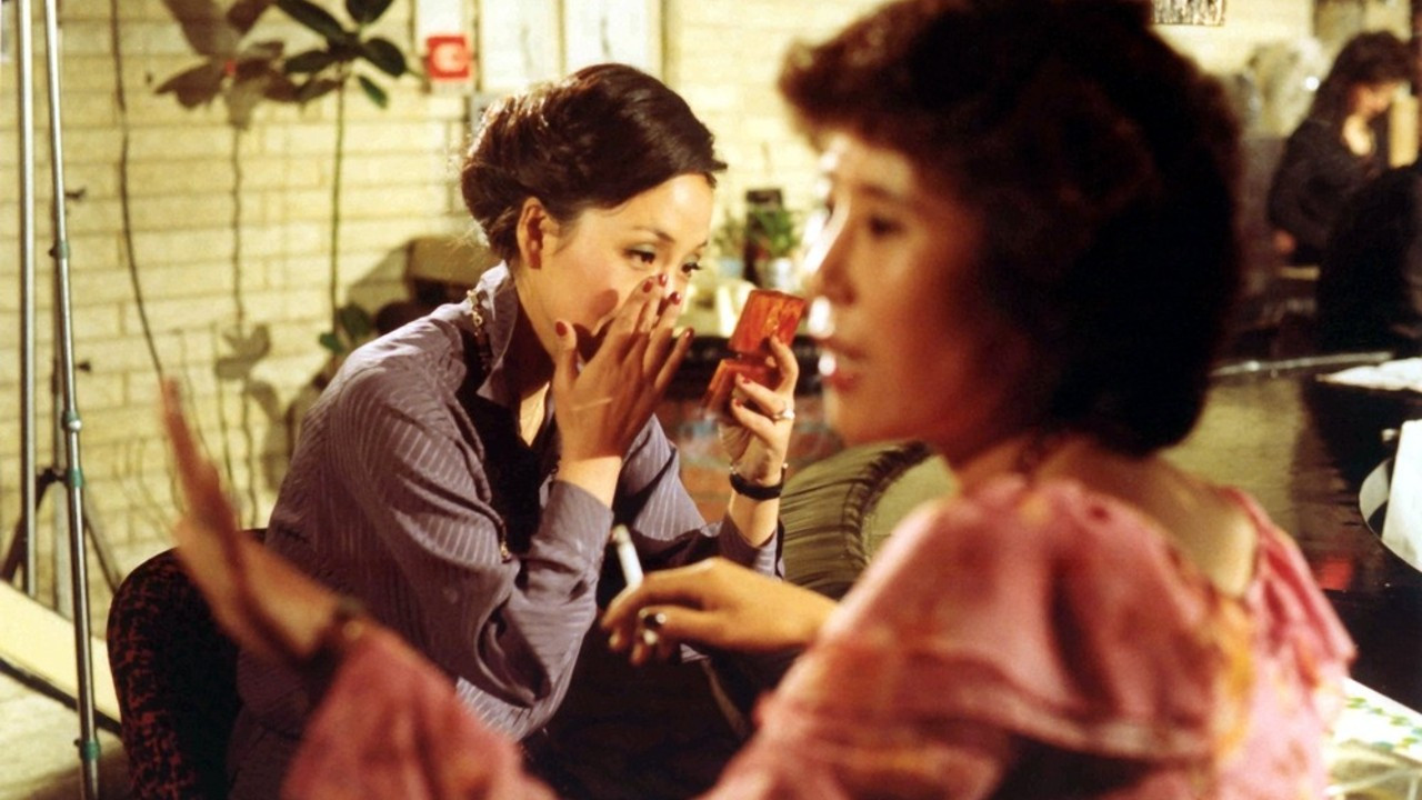 Three Women Under the Umbrella backdrop