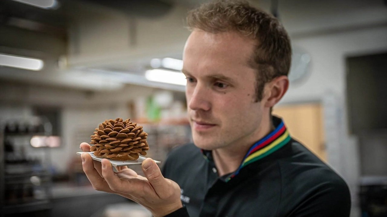 Lluc, una crònica de la pastisseria backdrop