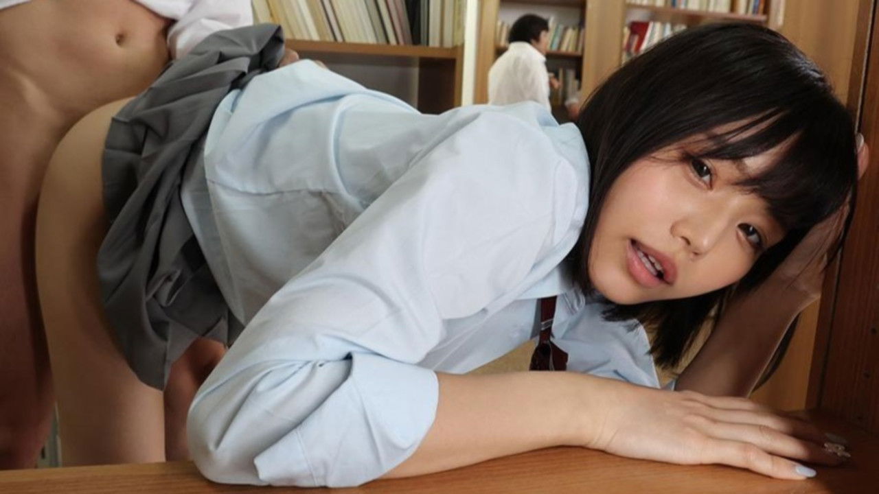 「君は見るだけ。触っちゃダメだから。」 憧れの同級生にセックスを見せつけられた僕は今日もおあずけ…本郷愛 backdrop