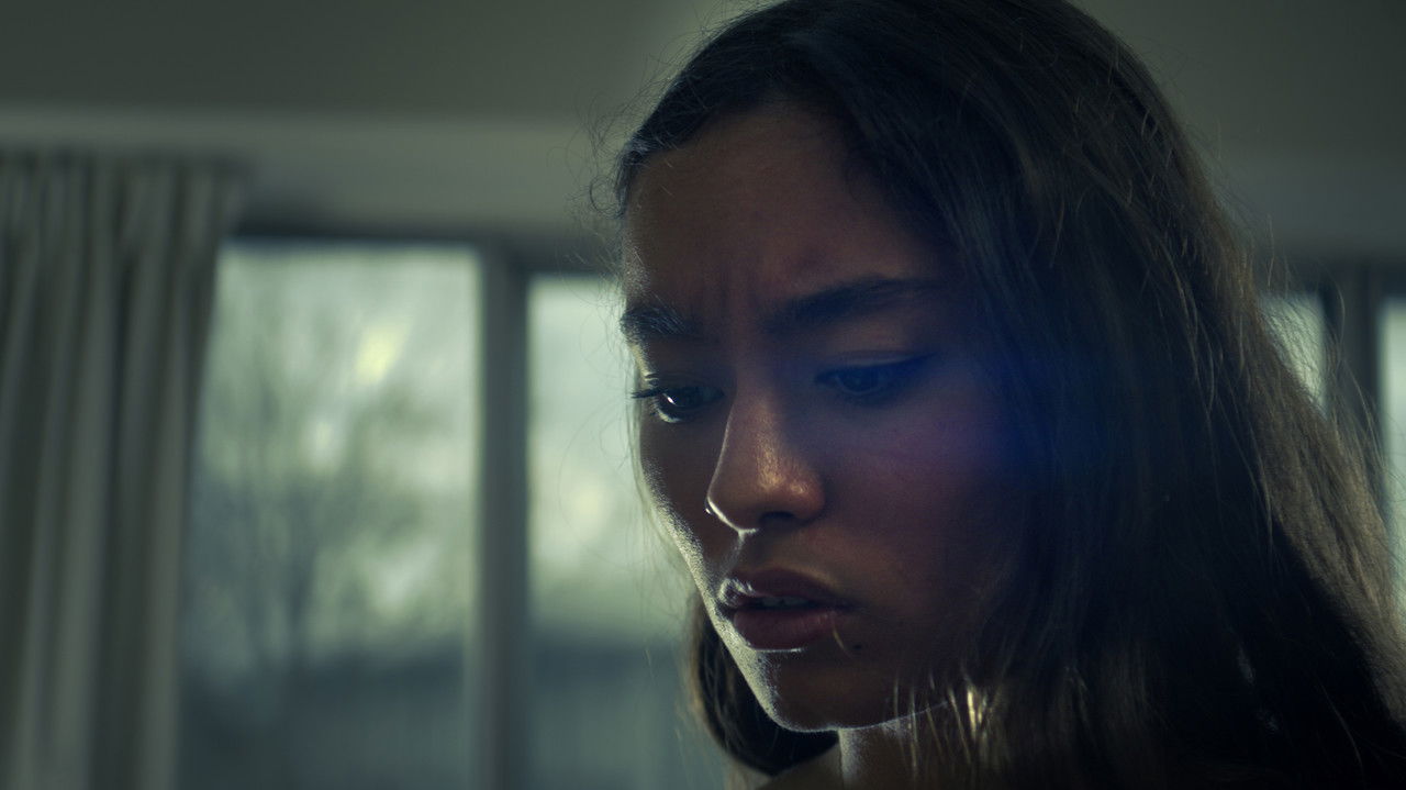 She's Missing! backdrop