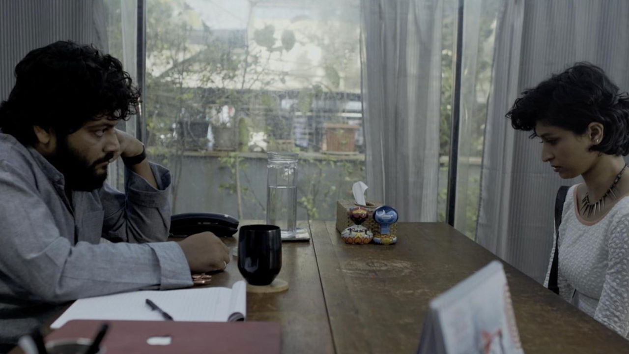 Devi Aur Hero backdrop