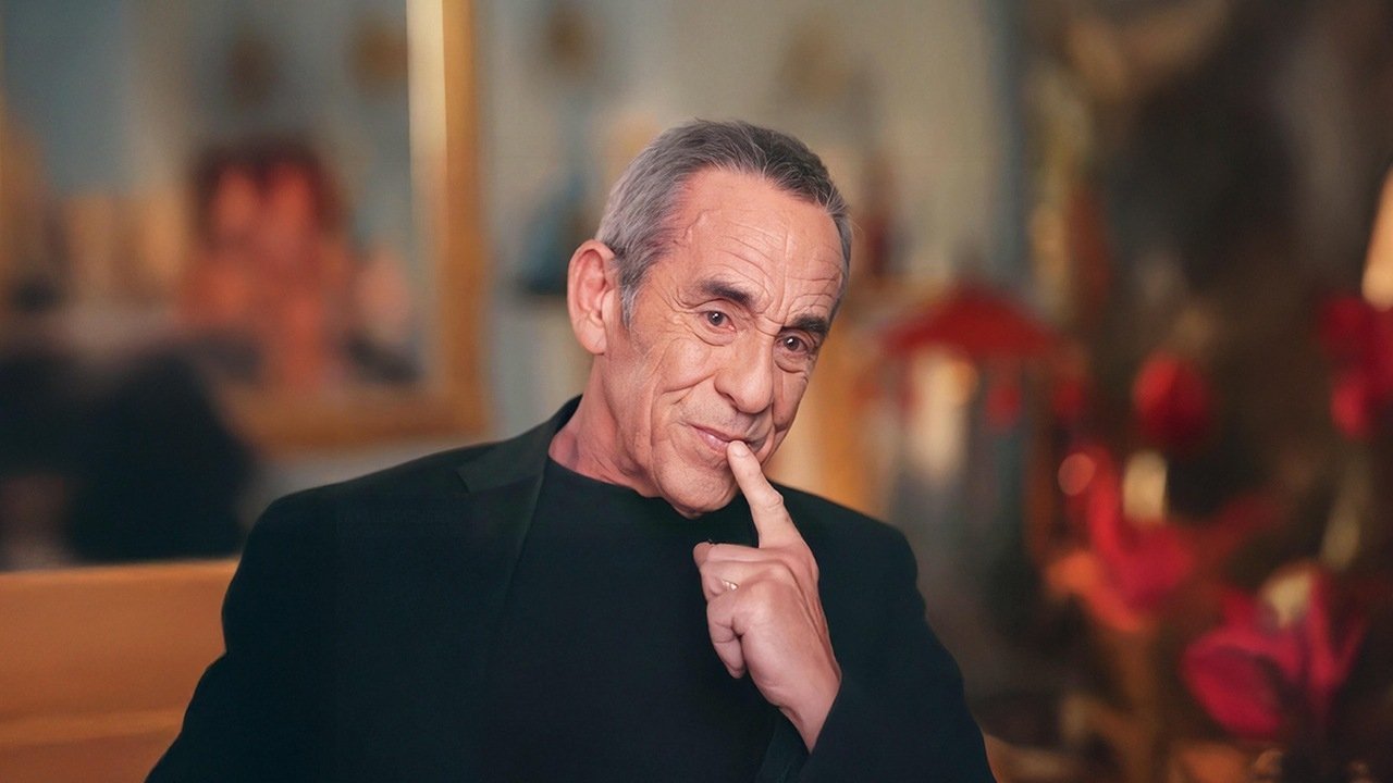 La face cachée de l'homme en noir backdrop