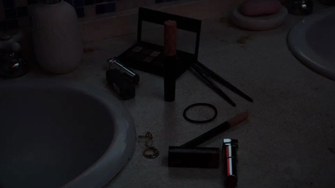 Perla Perla backdrop