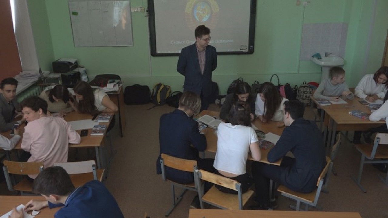 Revolution Game backdrop