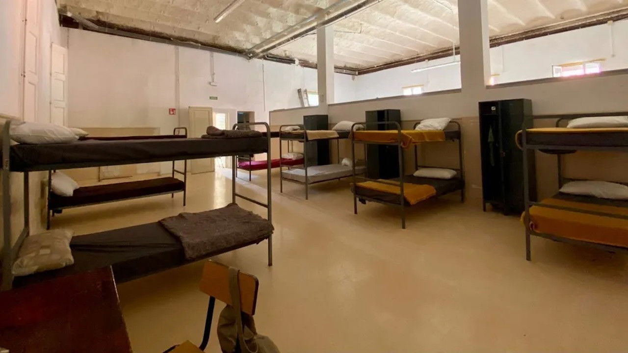 Et faran un home backdrop