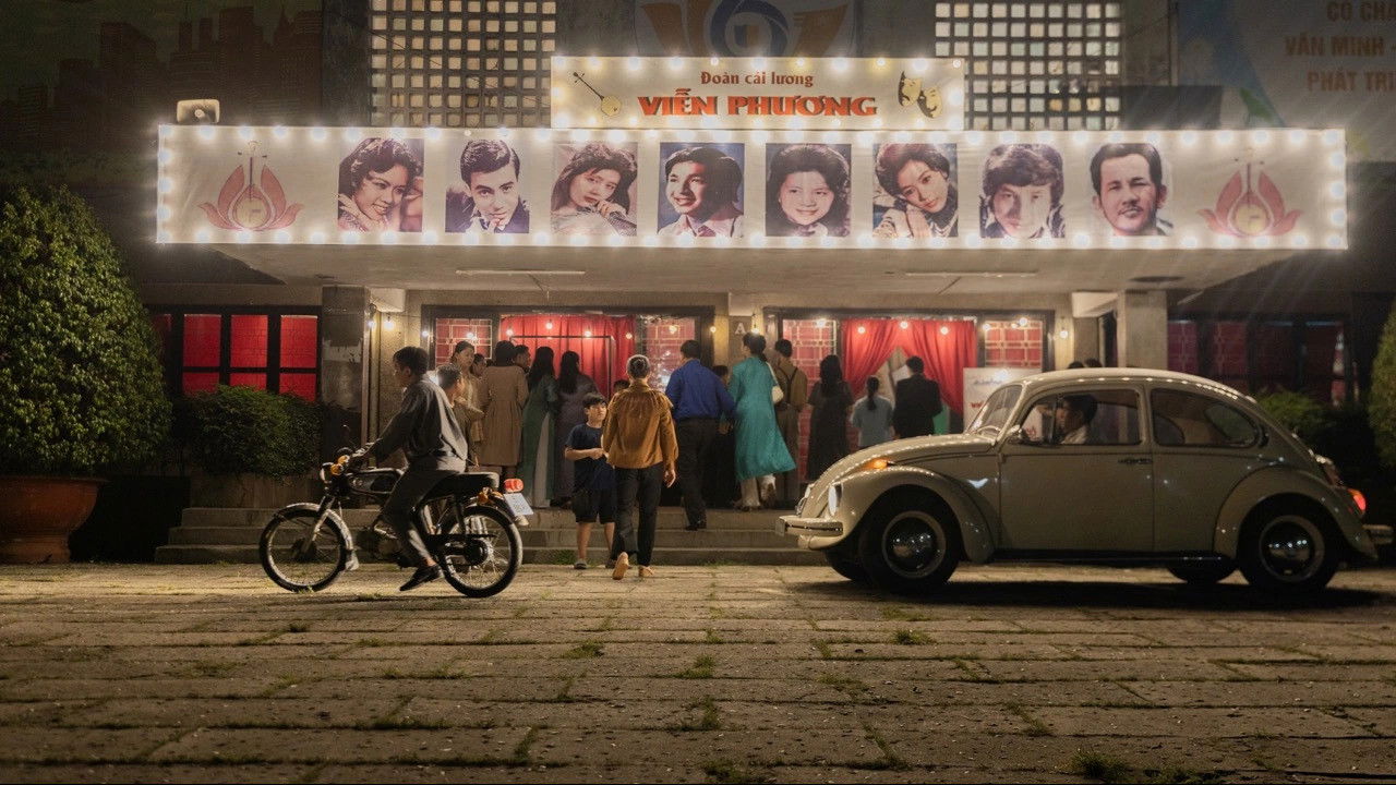 Sáng Đèn backdrop