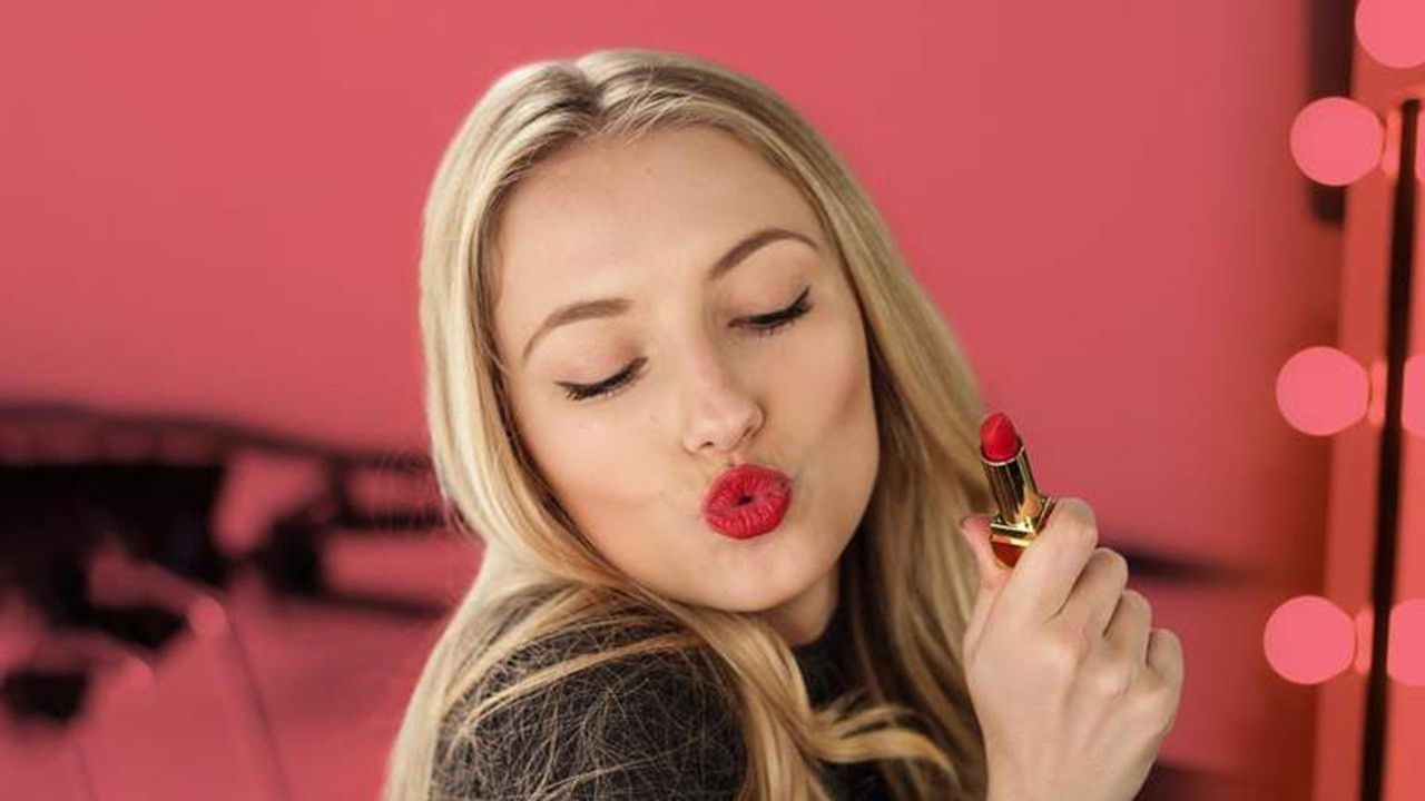 Be Beautiful backdrop