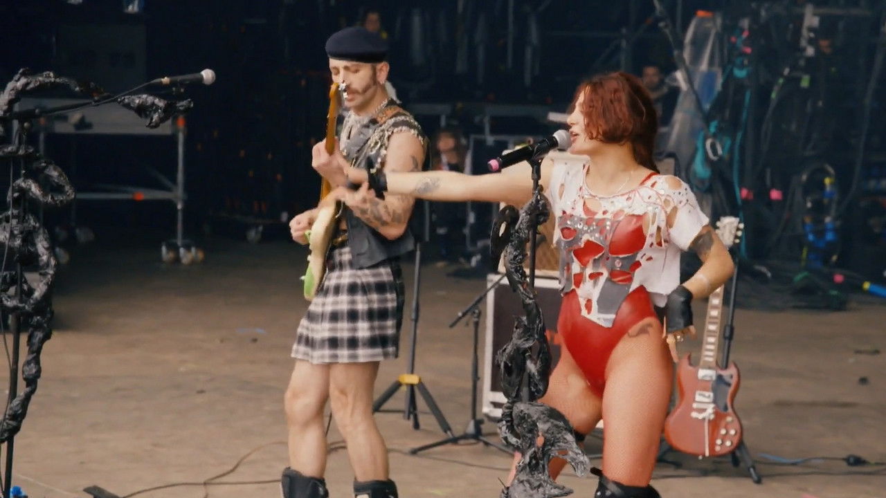 Lulu Van Trapp en concert à We Love Green 2024 backdrop