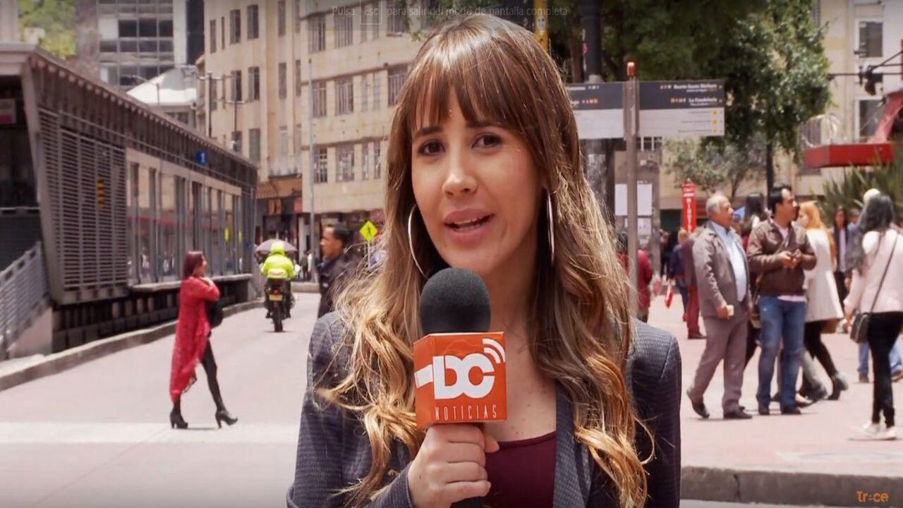 Reportera X backdrop