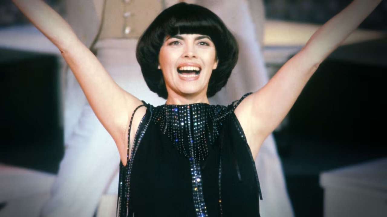 Mireille Mathieu, la mystérieuse demoiselle d'Avignon backdrop