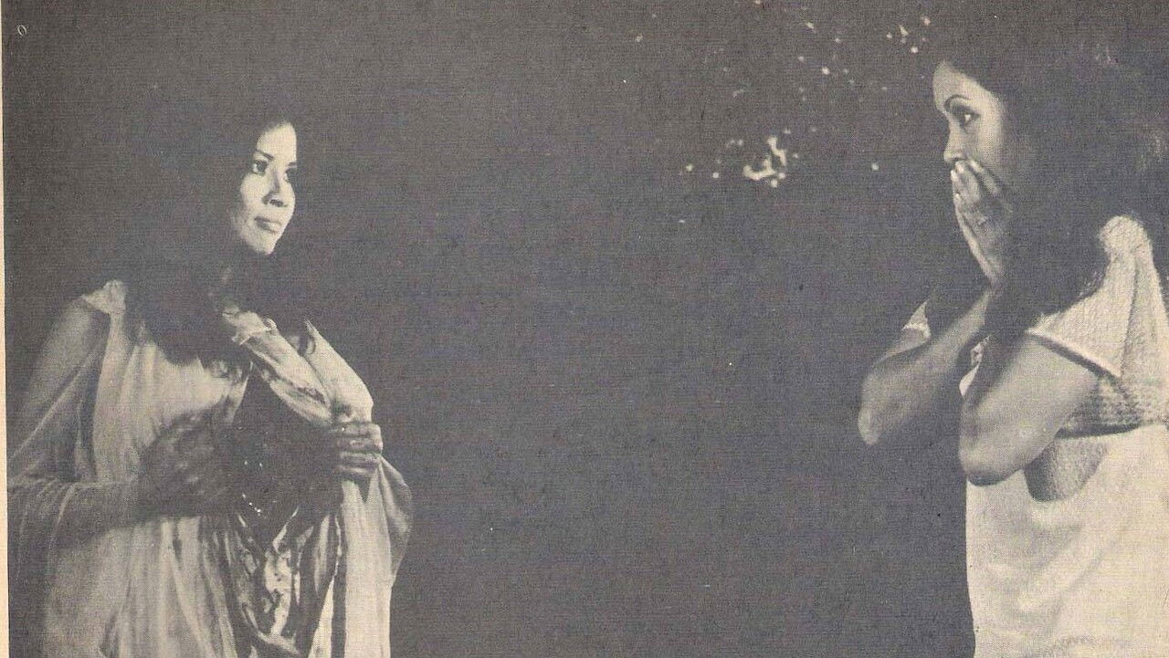 Kung Takhian backdrop