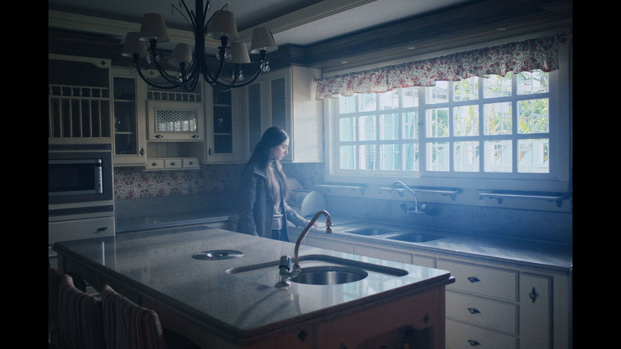 Tudo Que Já Foi Luz backdrop