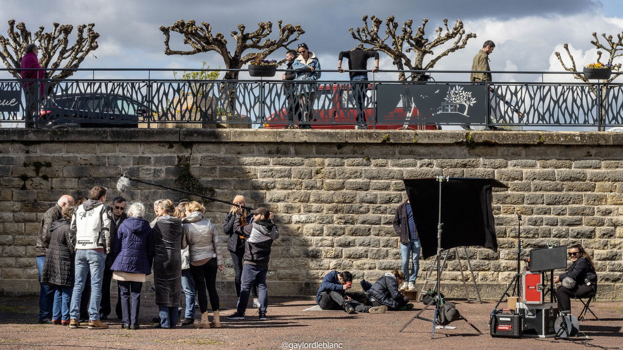 Eaux Troubles backdrop
