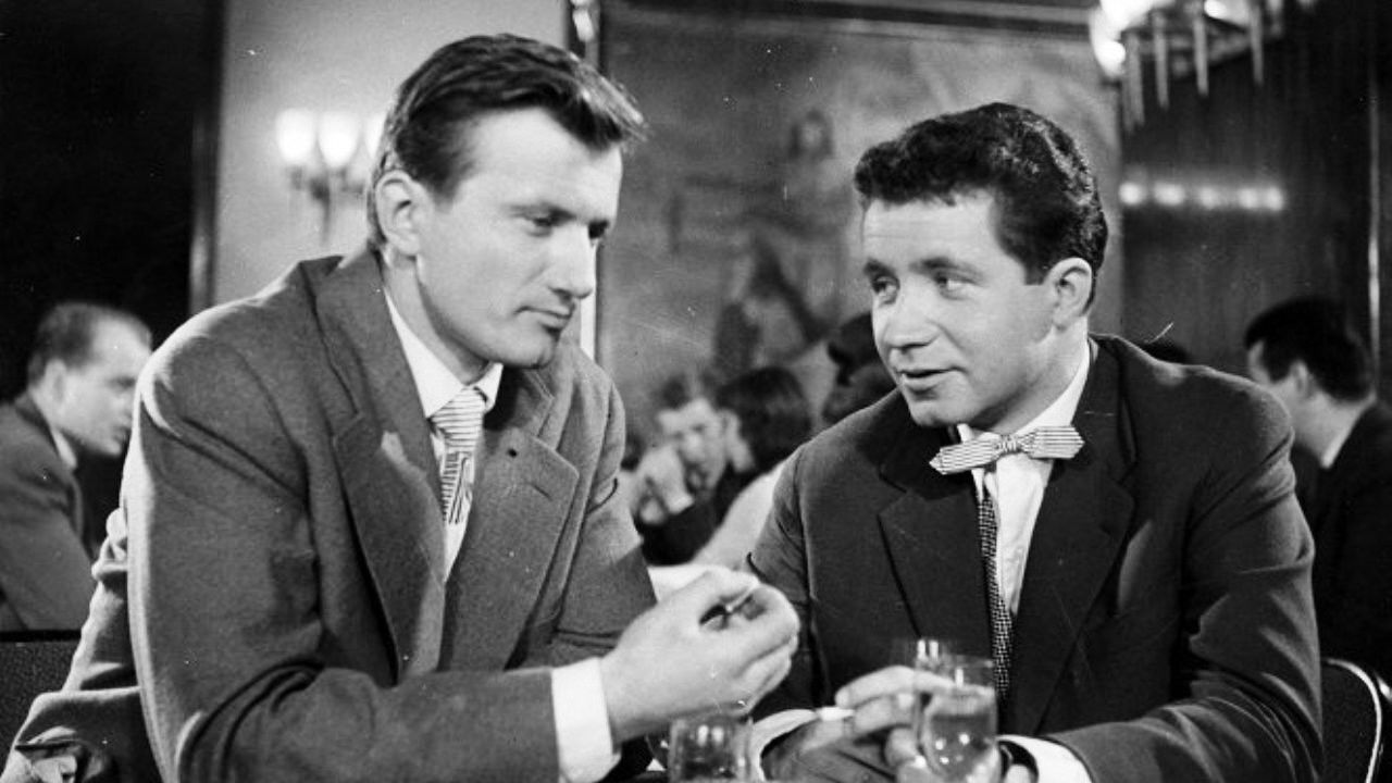 Bílá spona backdrop