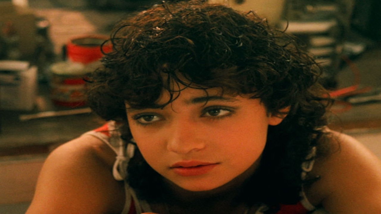 Con su Música a otra parte backdrop