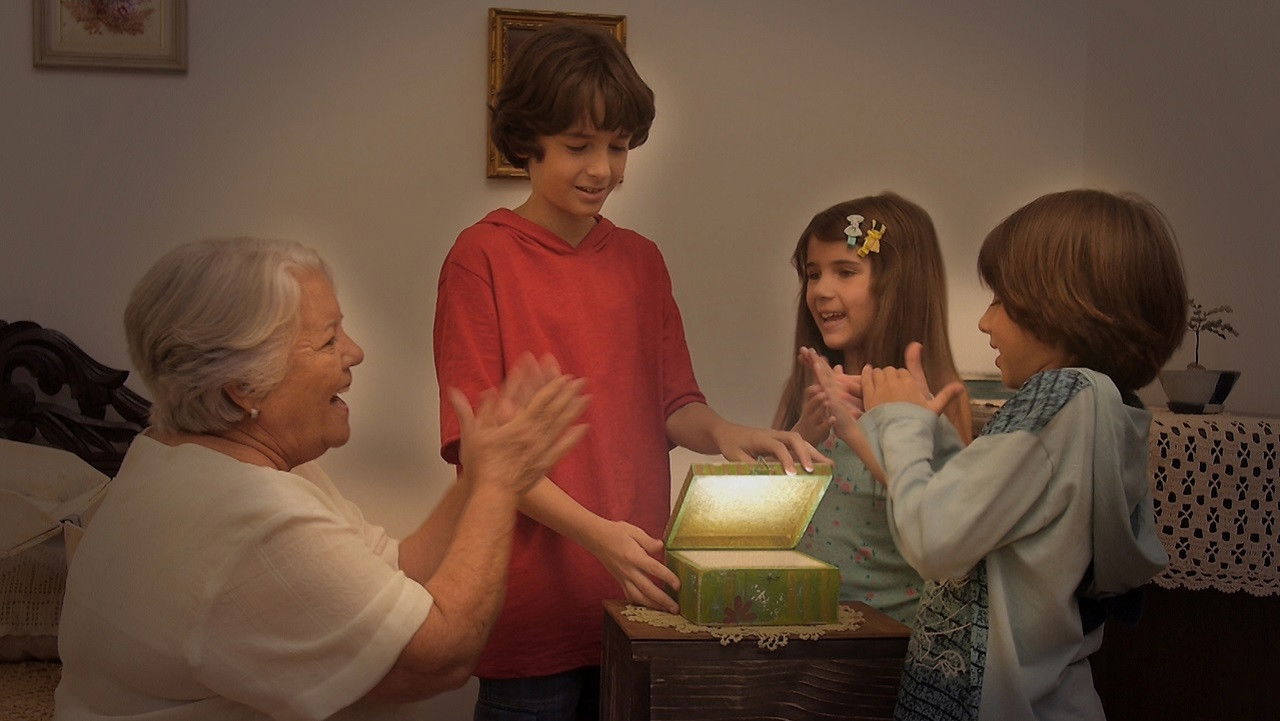 Dentro da Caixinha — Segredo de Criança backdrop