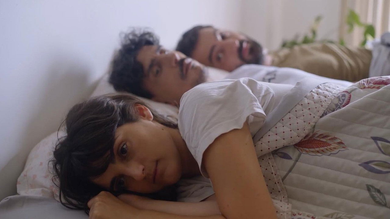 Estás rara backdrop