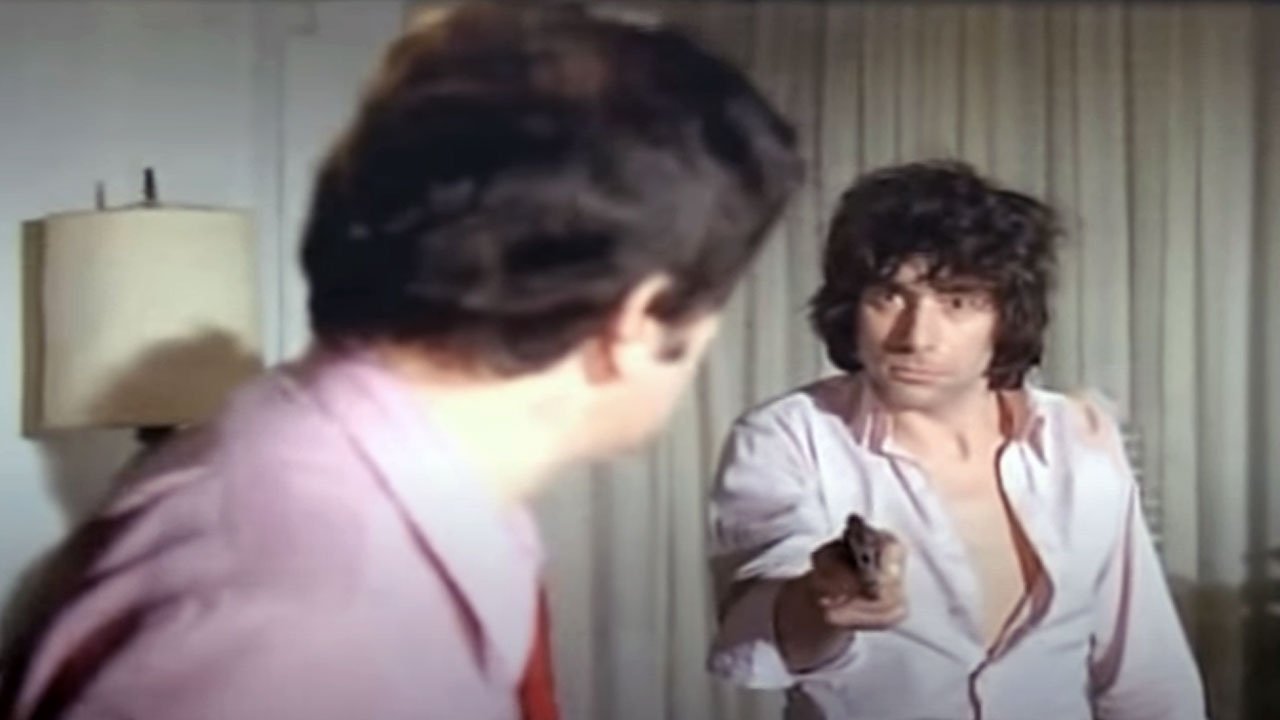 La sartén por el mango backdrop