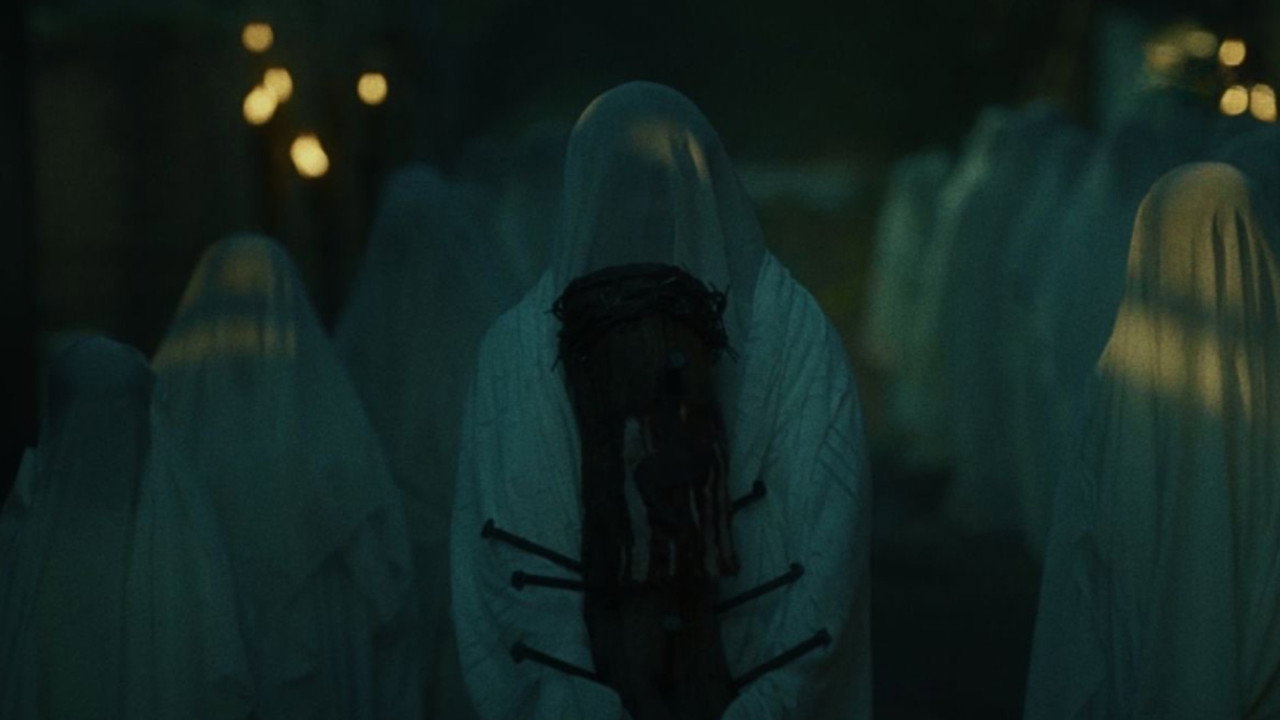 Huwag Kang Titingin backdrop