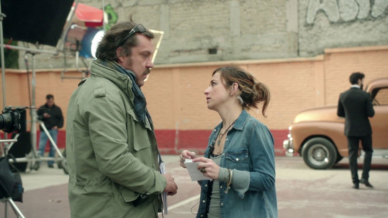 Casi una gran estafa backdrop