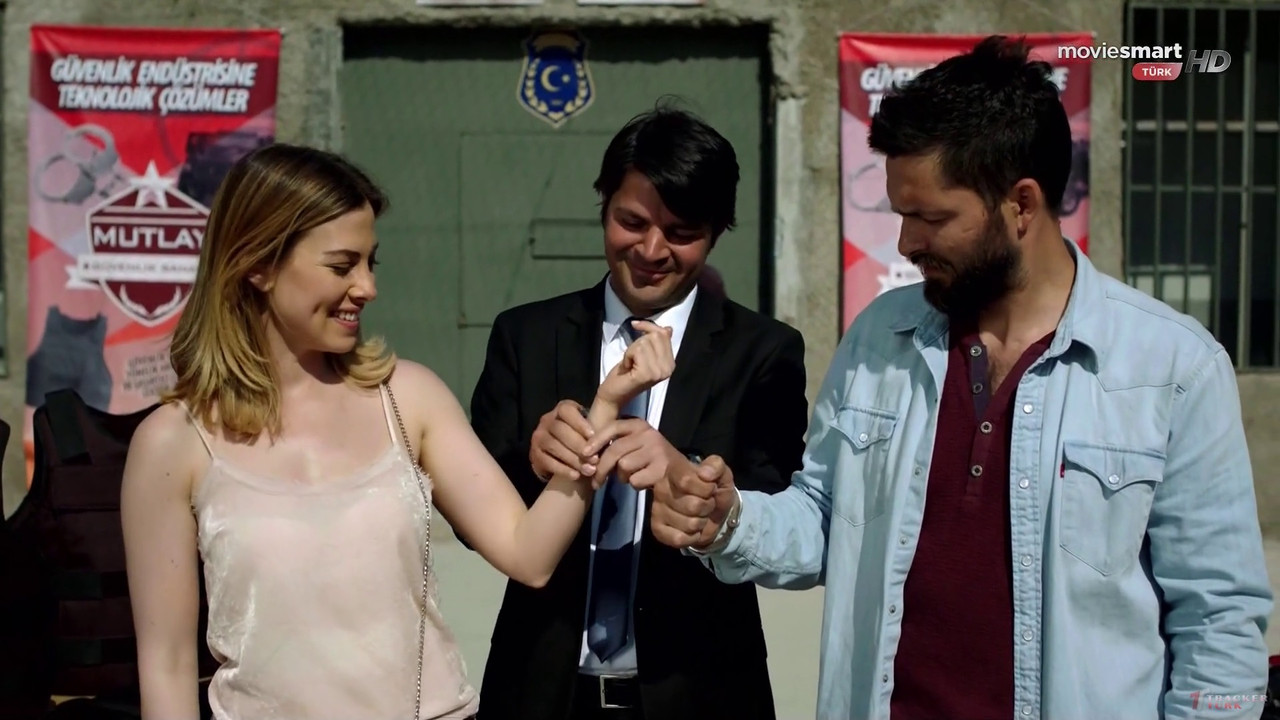 Elimiz Mahkum backdrop