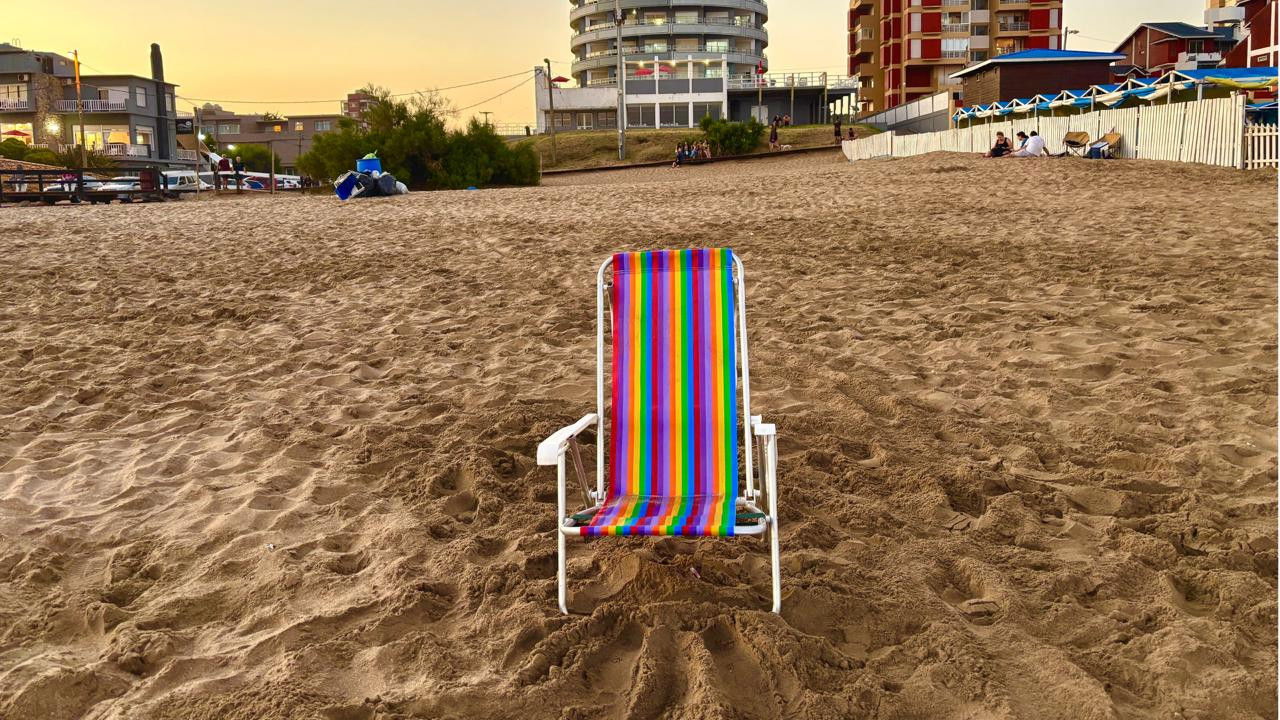 La Vuelta- Memorias de Villa Gesell. backdrop