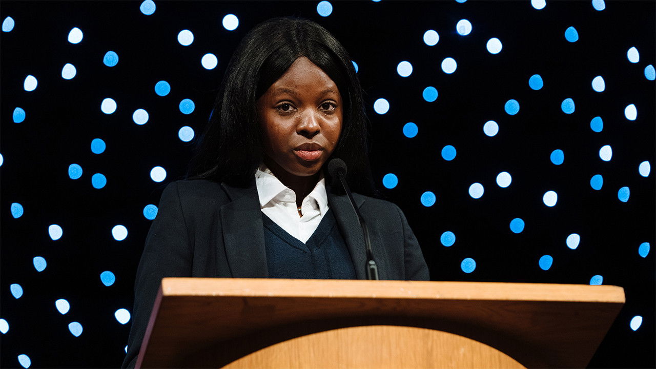 Dọlápò is Fine backdrop