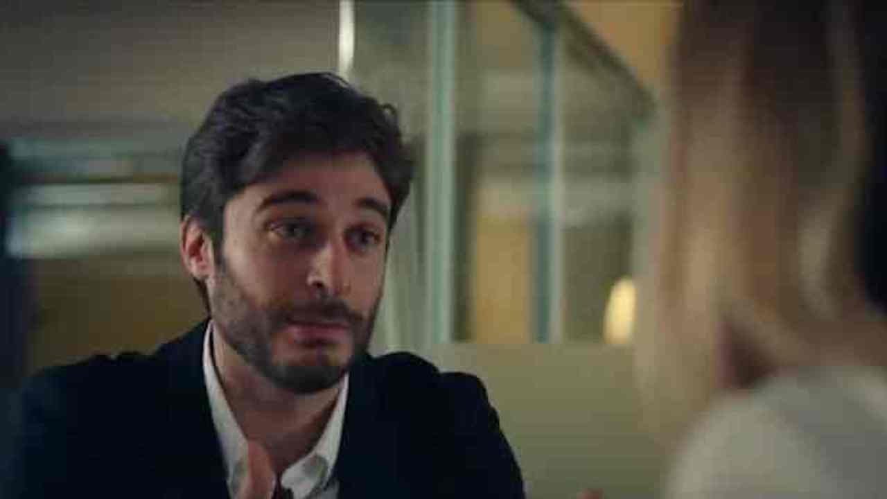 Io sì tu no backdrop