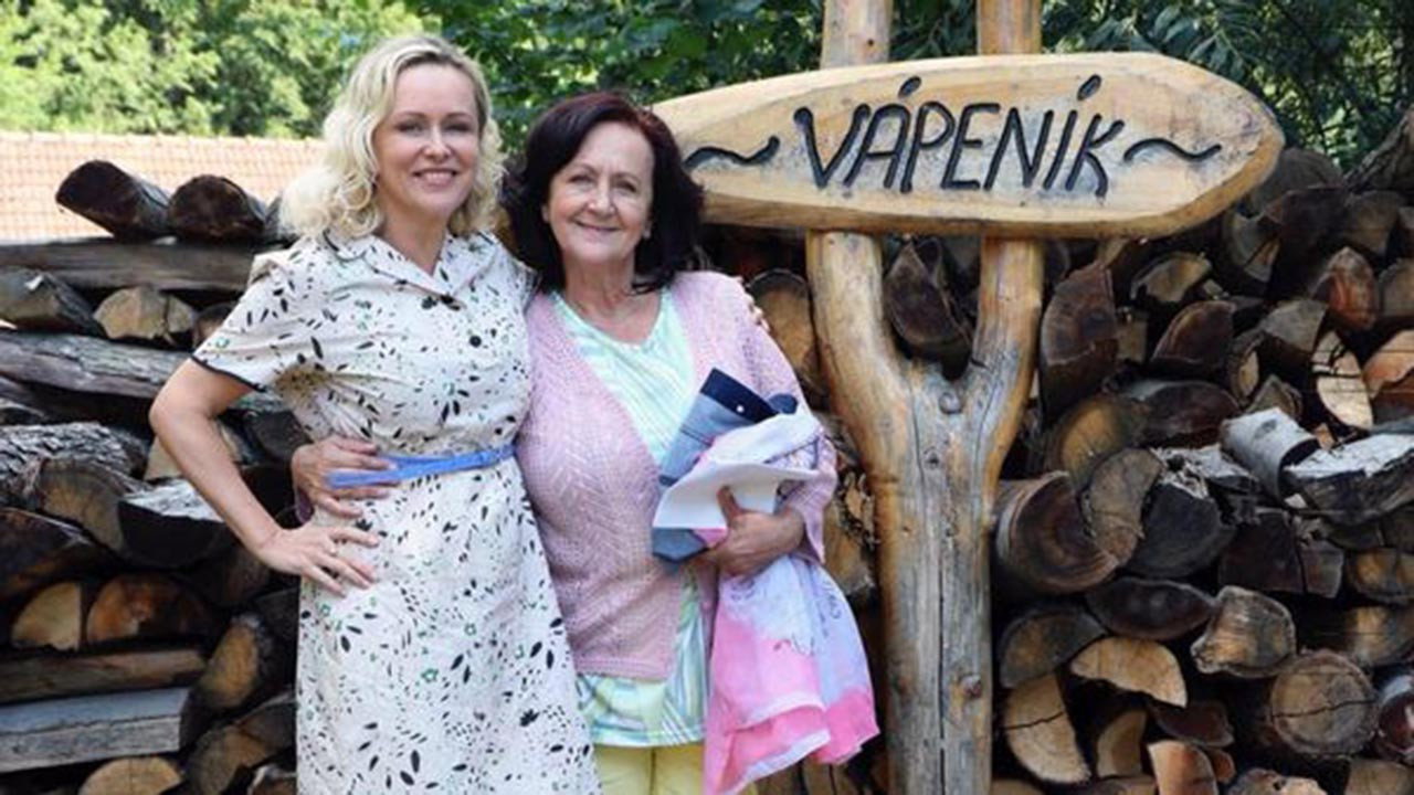 Pani Dokonalá backdrop