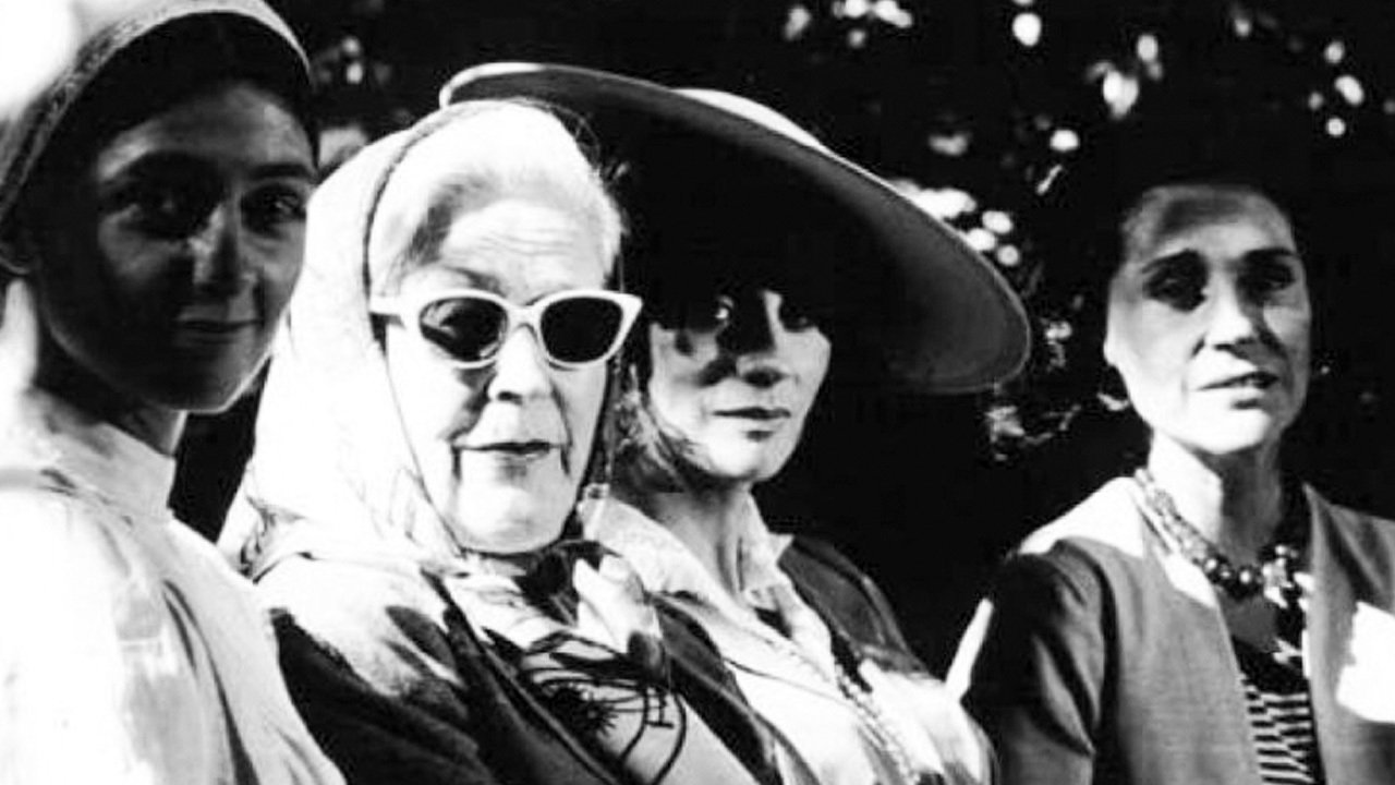 Cuatro caras para Victoria backdrop