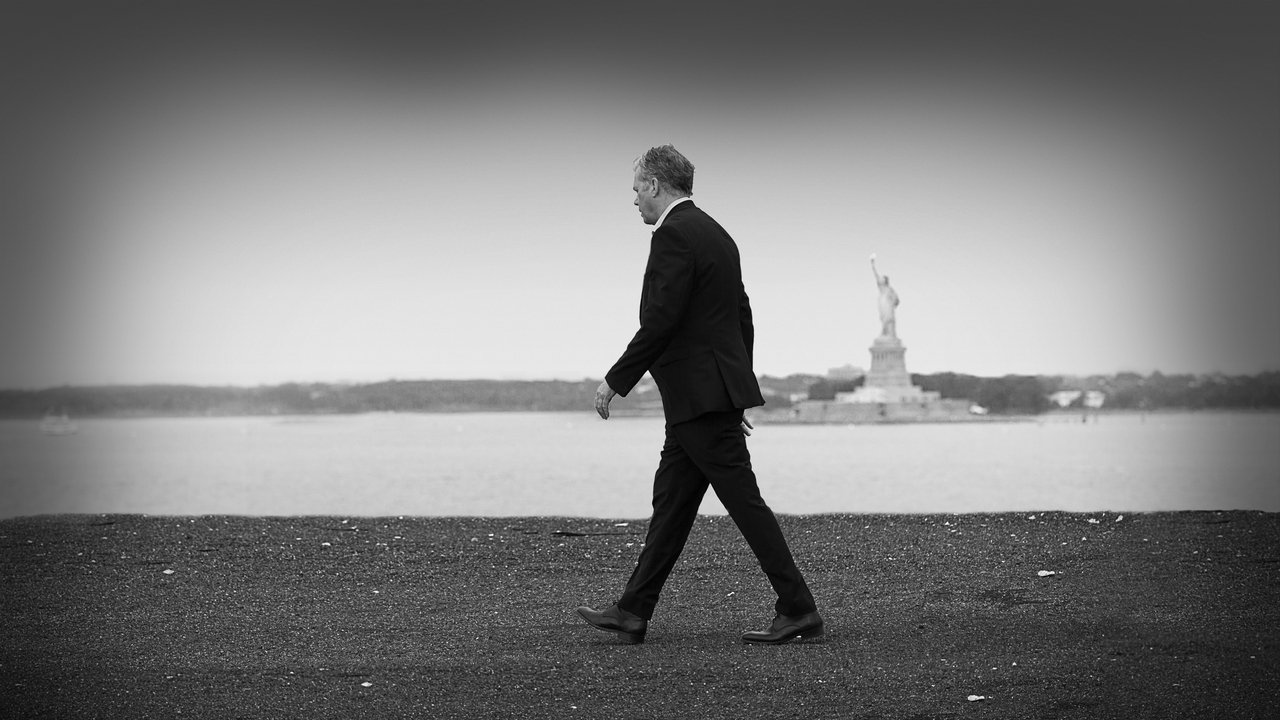 Killer Instinct with Chris Hansen backdrop