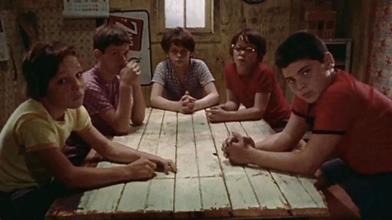 « Les Oreilles » mène l'enquête backdrop