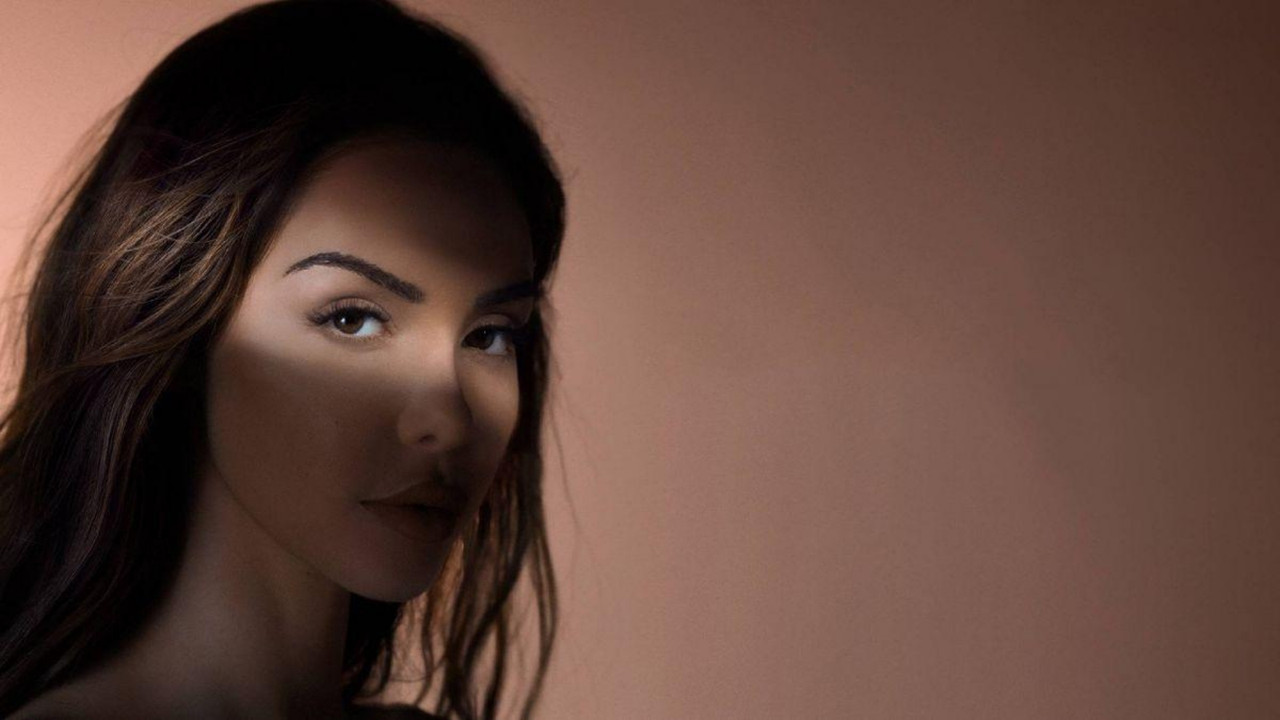 Nabilla : Sans filtre backdrop