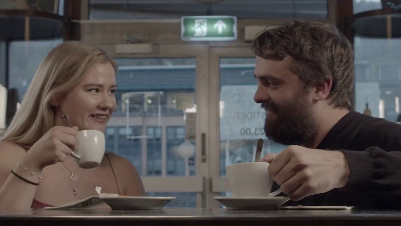 Tinderdamen backdrop