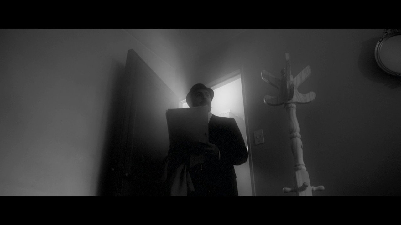 LLUEVE SOBRE MOJADO backdrop