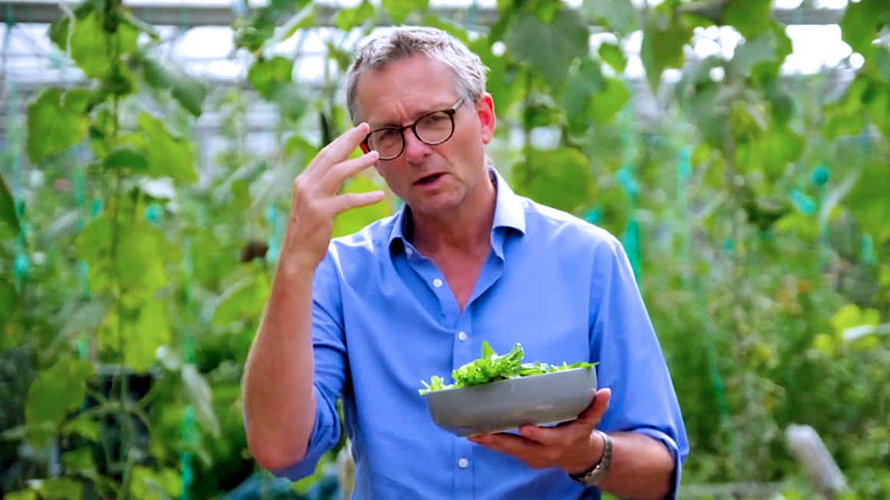 Undercover Doctor: The Secrets of Your Big Shop backdrop