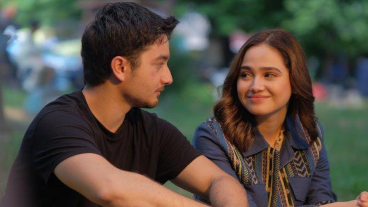 Ayo Balikan backdrop