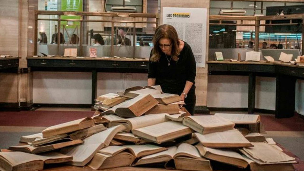 Los prohibidos backdrop