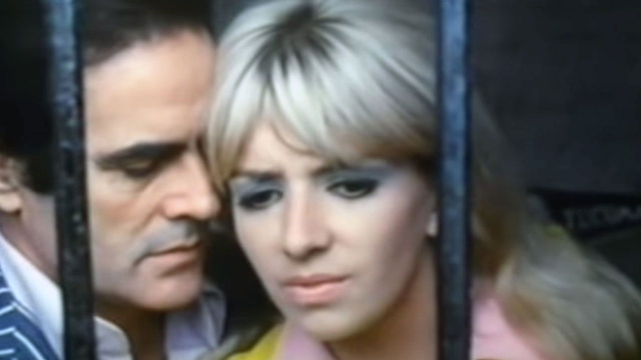 La fidelidad backdrop