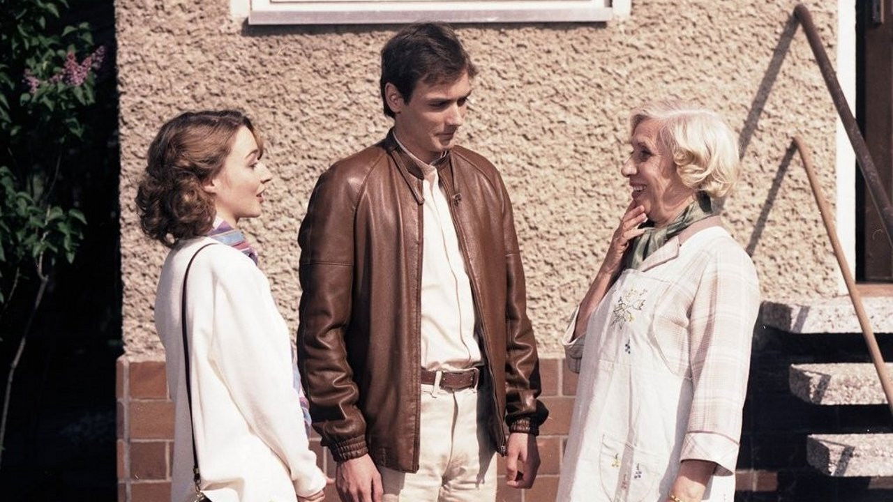 Mensch, Oma backdrop