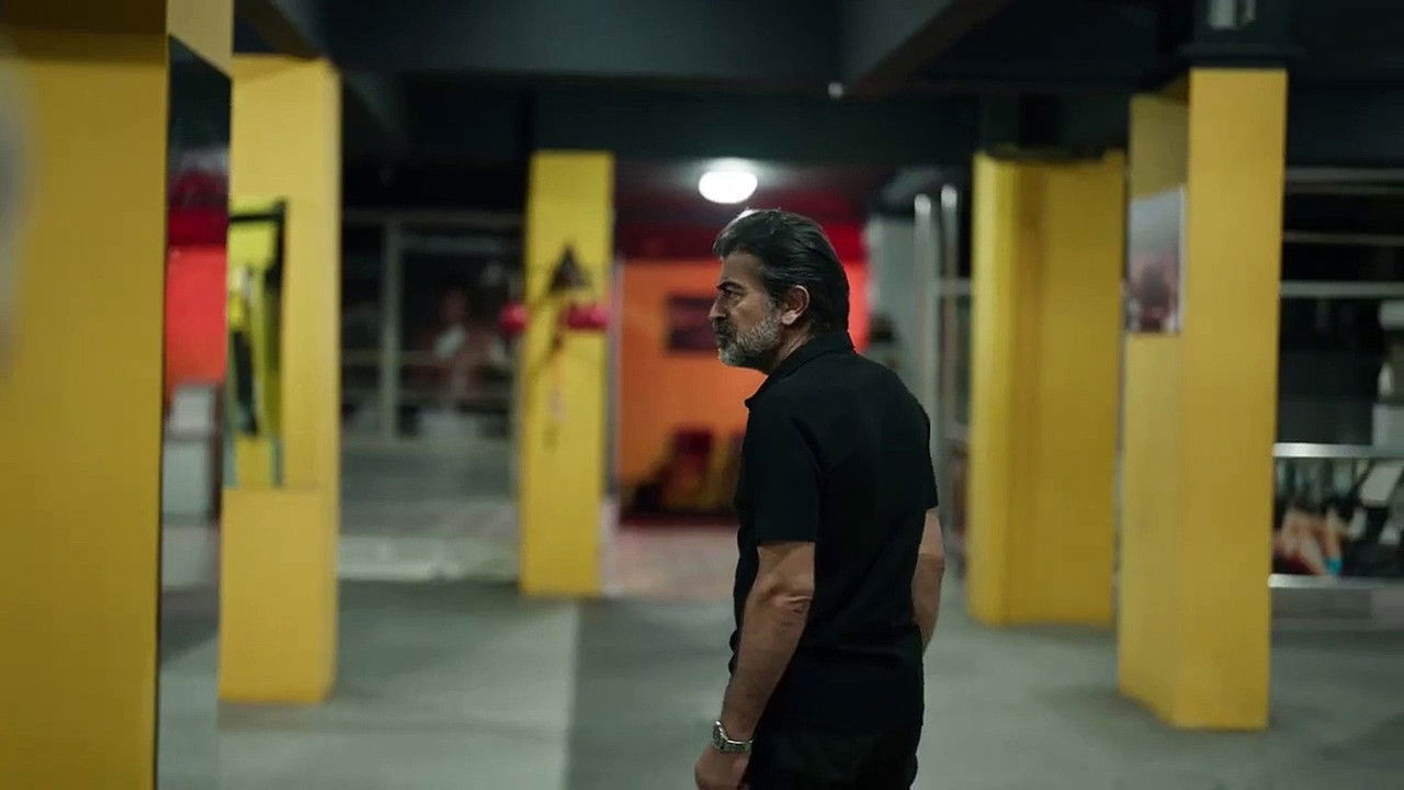 Ali Çevlik backdrop