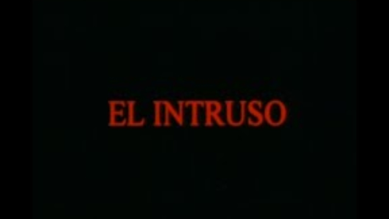 El Intruso backdrop