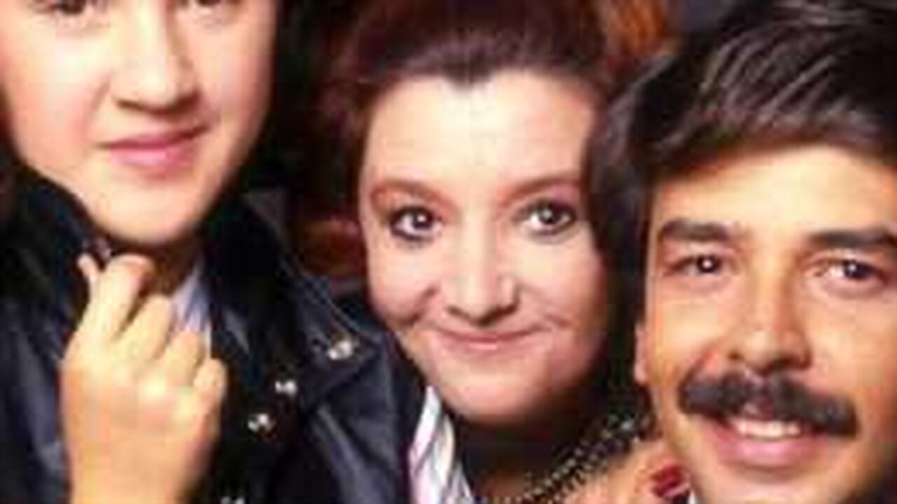 Candido at day, Perez at night backdrop