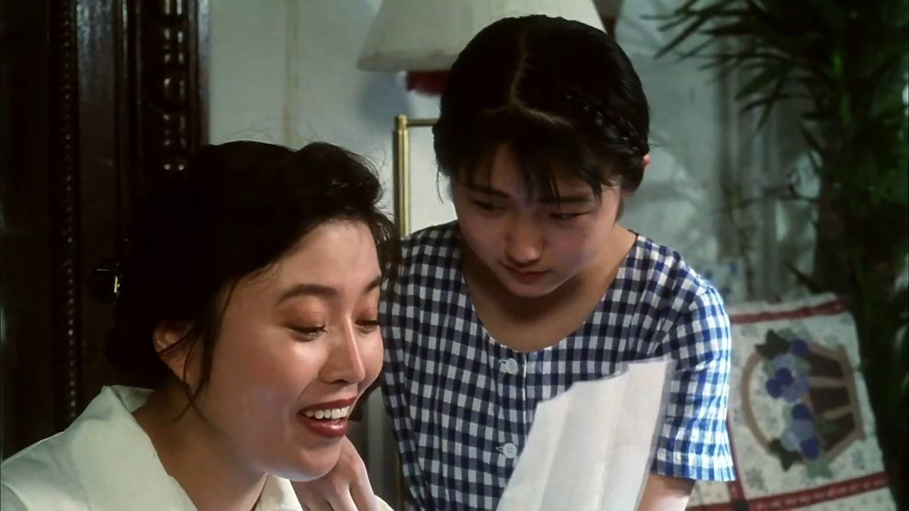 Young Girl's Red Hairpin backdrop