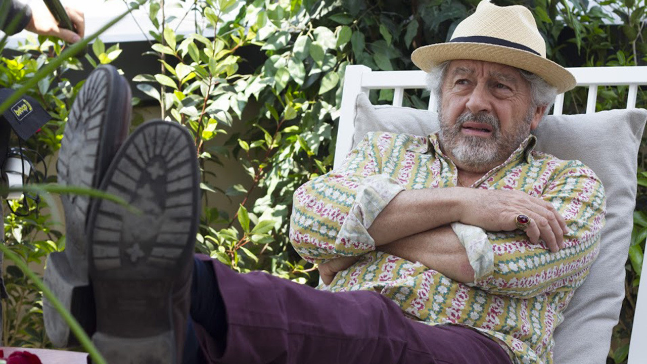 Free - Liberi backdrop