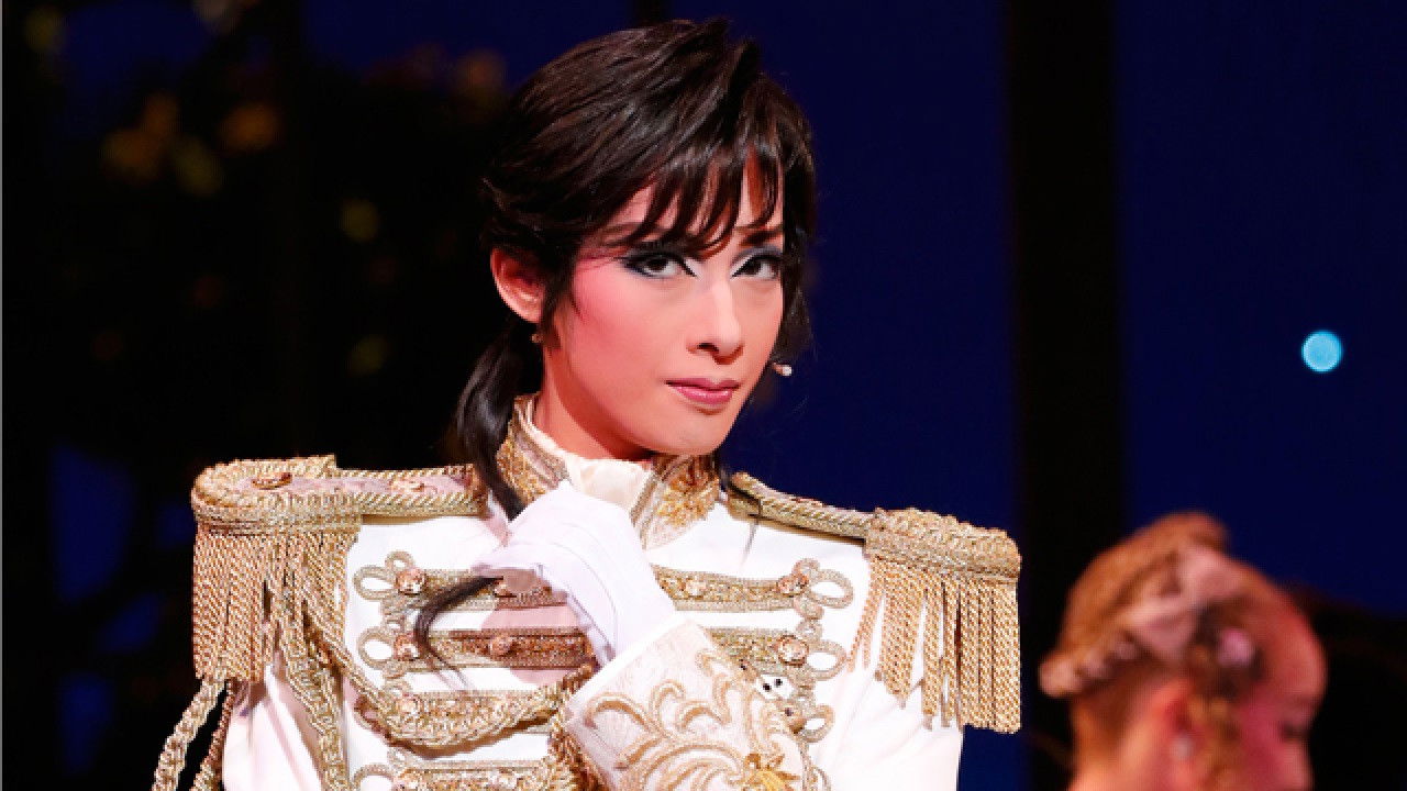 Romanesque Mask / Melodia: A Warm and Lovely Melody backdrop