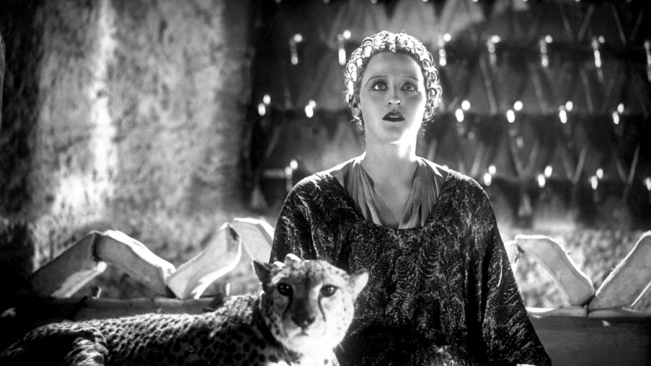 Queen of Atlantis backdrop