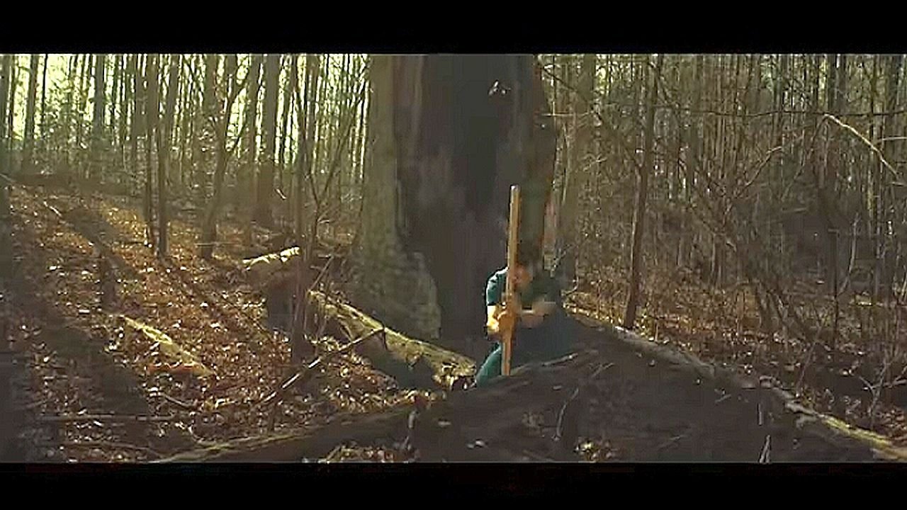 Don't Open Your Eyes backdrop