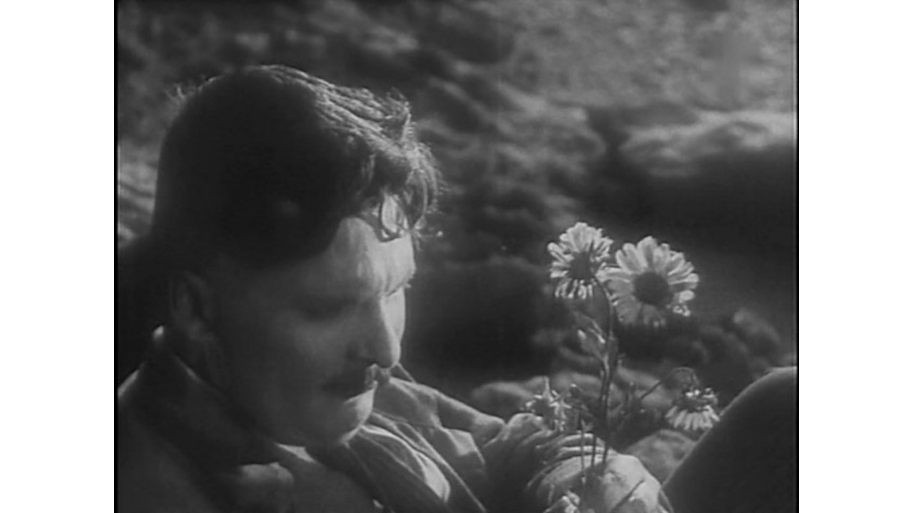 The Ghost That Never Returns backdrop