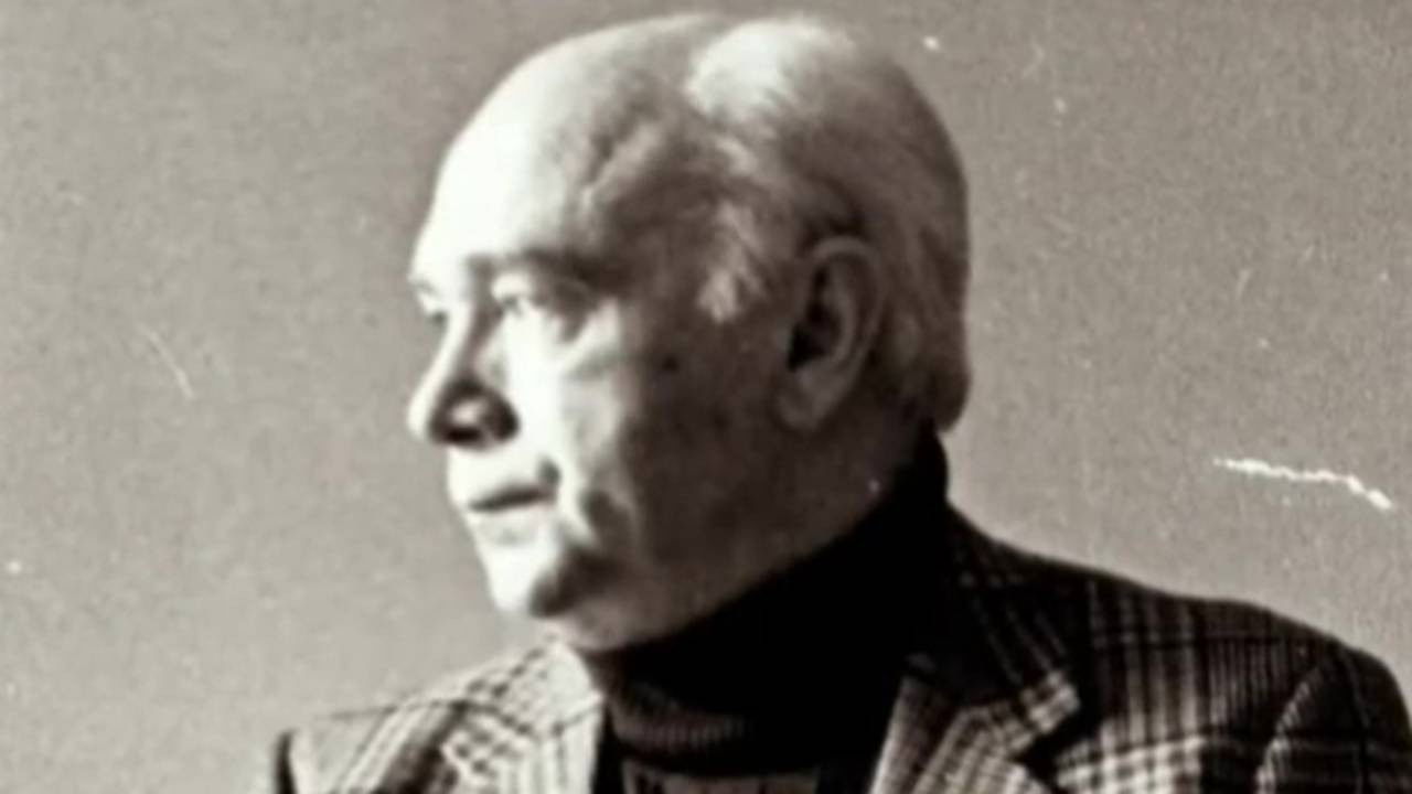 Director Alexander Dunaev. On the Proposed Circumstances of the Soviet Theater backdrop